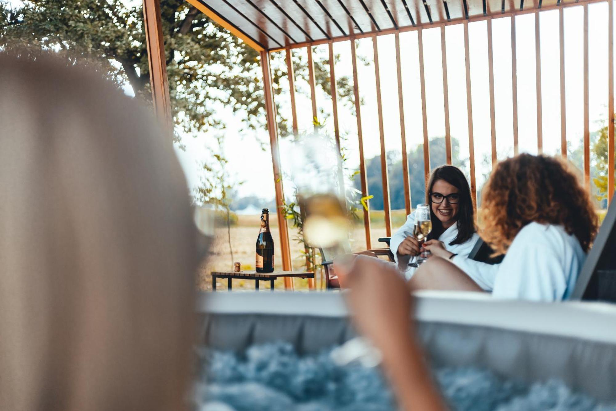 Terme Banovci - Mobilne Hiske Med Brajdami Hotel Eksteriør billede